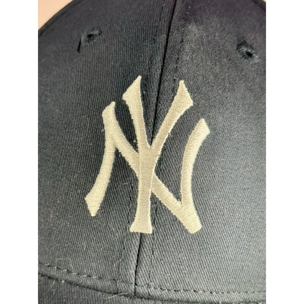 New York Yankees Navy Blue‎ Baseball Cap Fan Favorite Adjustable OSFA